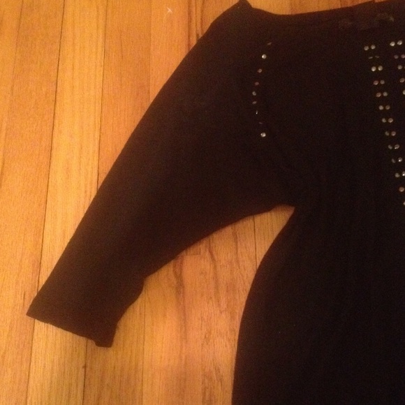 Cute studed top - Picture 2 of 2