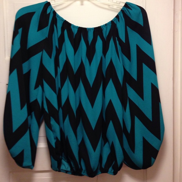 Boutique Style Women's Blouse Chevron size Medium