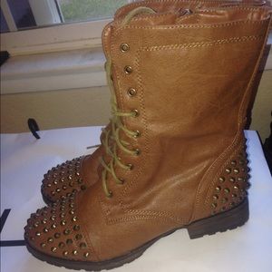 Combat boots
