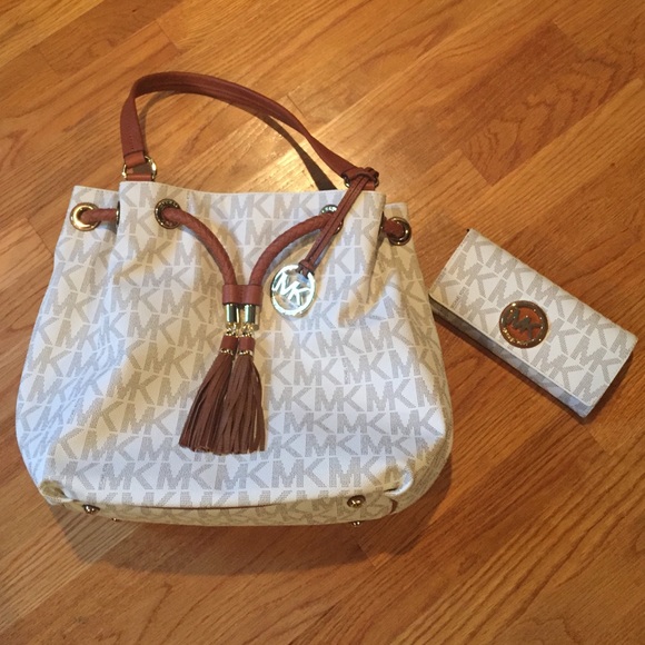 Authentic MK Jet Set  bag with matching wallet - Picture 1 of 4