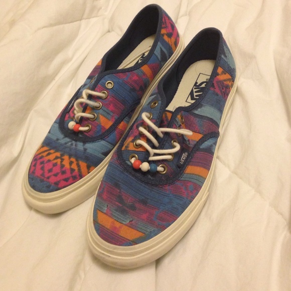 Women's tribal vans