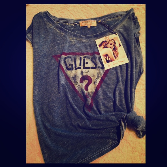 🔴SALE🔴 Limited edition Guess tee