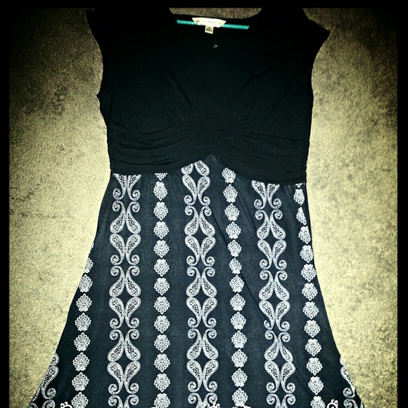 NWOT. Cute comfortable dress👀👍