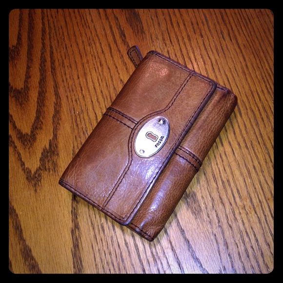 Fossil Clutches & Wallets - Gently Used Leather Fossil Wallet