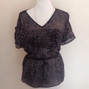 🔹GUESS sheer leopard grey blouse🔹