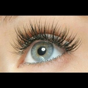 30 pairs of eyelash extensions