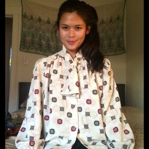 Elegant vintage comfy blouse.