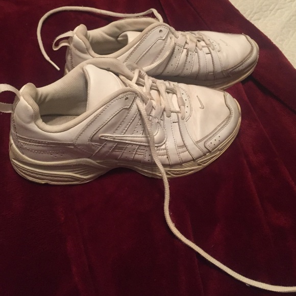 Women's Nike shoes size 6
