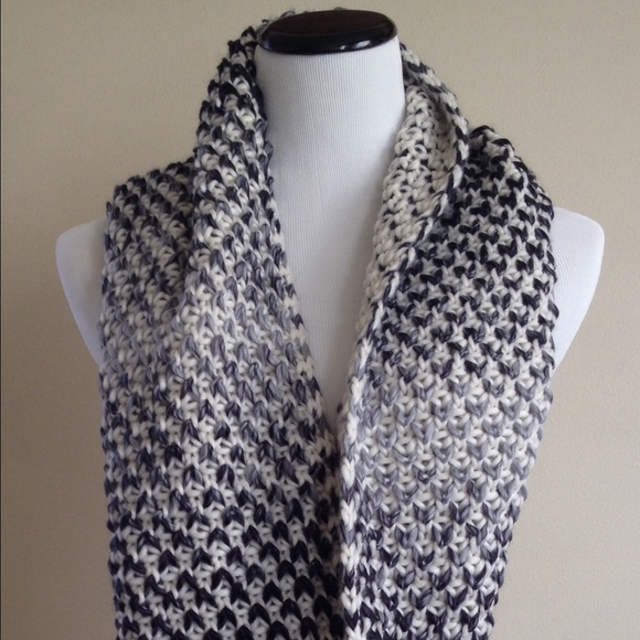 Old Navy Outerwear - Black &white scarf