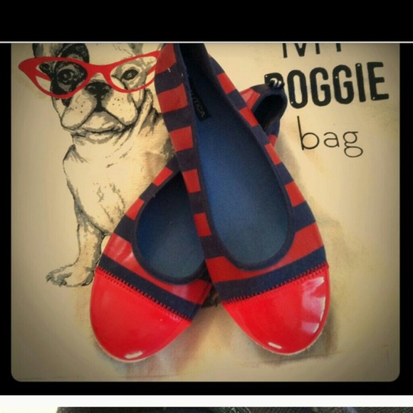 ✔REDUCED✔Nautica Size 10 Flats