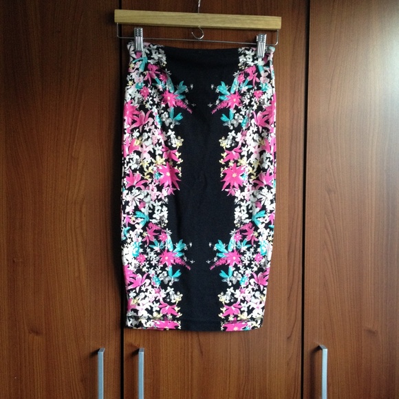 {SOLD} H&M Mama maternity body con skirt size S