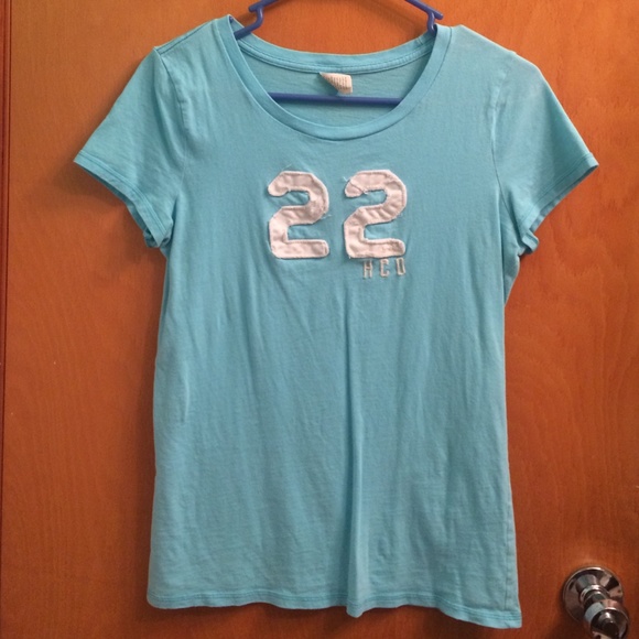 Large Hollister tee