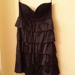 Strapless black ruffle dress (medium)