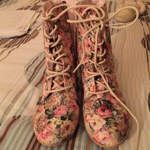 Flowery boots