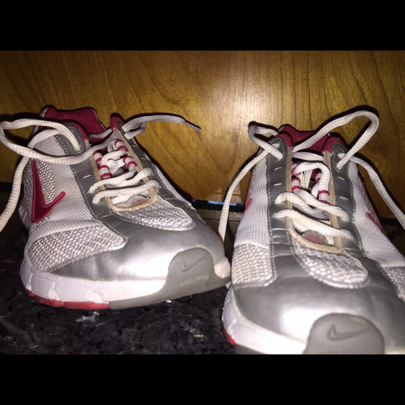 ✔️Nike Sneakers✔️ - Picture 2 of 3