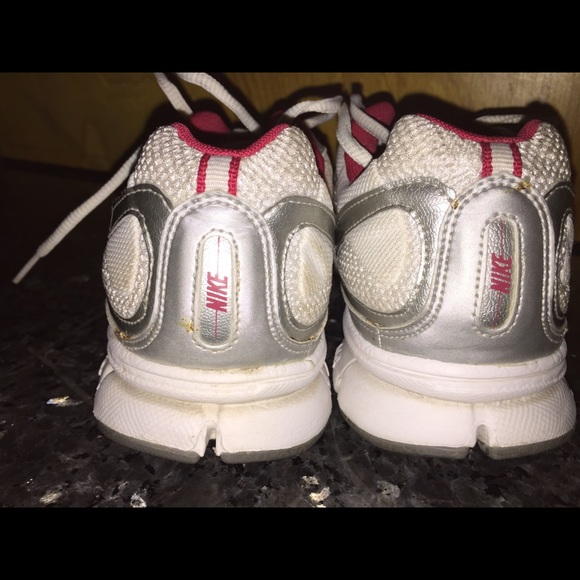 ✔️Nike Sneakers✔️ - Picture 3 of 3