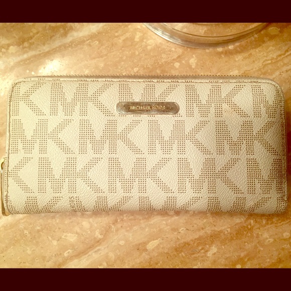 White cream zip around wallet MK Michael Kors