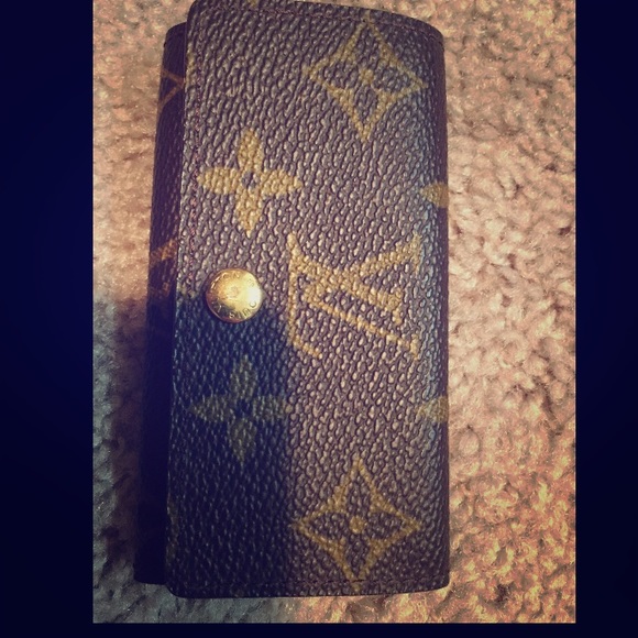 !SOLD! Louis Vuitton Key Holder