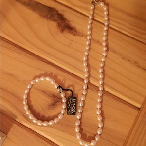 Authentic Freshwater Pearl Necklace/Bracelet Set