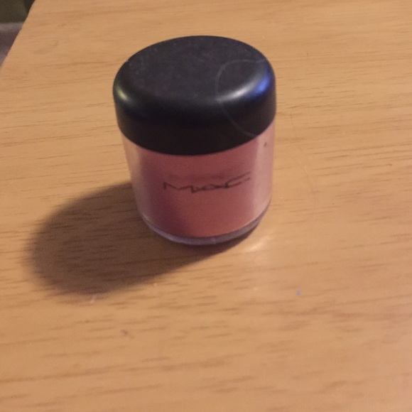 Mac discontinued pigment