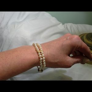 ★★REDUCED! !!★★Vintage Pearl and Gold Bracelet