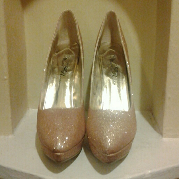 Heels - Picture 2 of 4