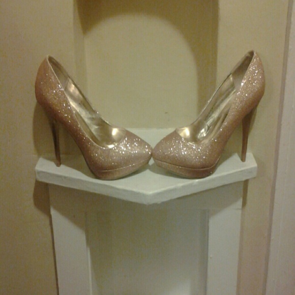 Heels - Picture 3 of 4