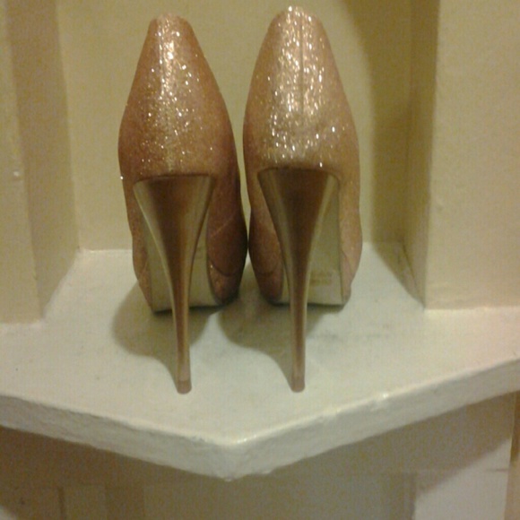 Heels - Picture 4 of 4