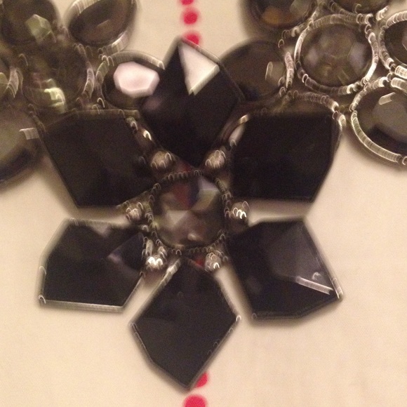 Statement necklace in gunmetal - Picture 2 of 4