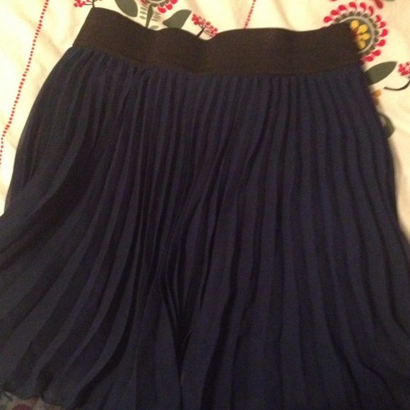 Forever 21 pleated skater skirt in blue - Picture 2 of 4