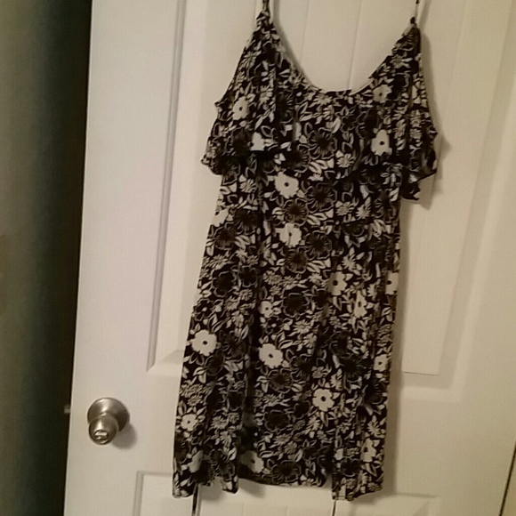 Cute spring mini dress - Picture 1 of 3