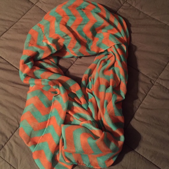 Chevron infinity scarve - Picture 2 of 3