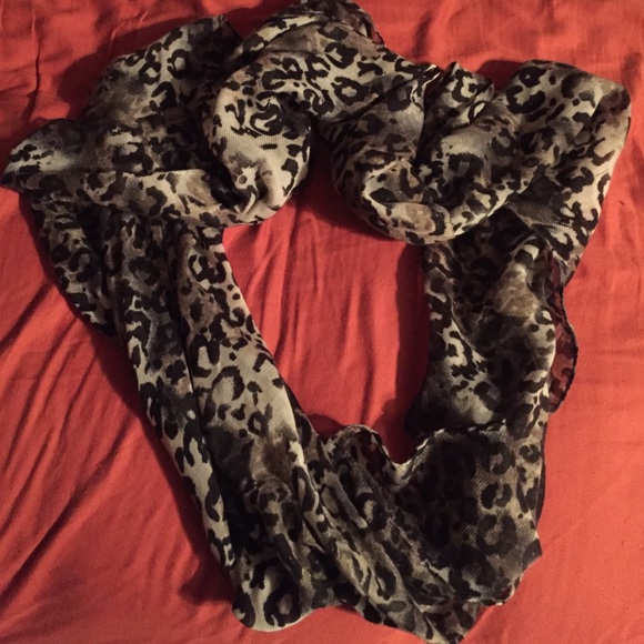 Black leopard infinity scarve