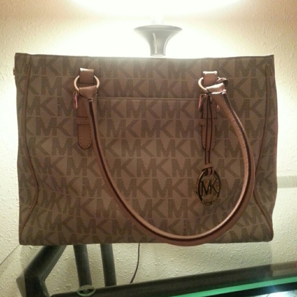 Michael kors purse