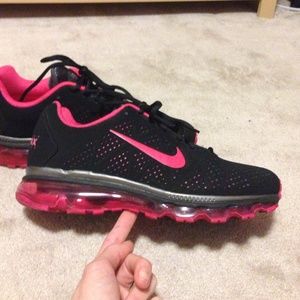 NIKE AIRMAX air max cushioned pink and black