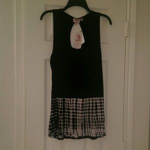 NEW. TOP. PL MOVEMENT BY PINK LOTUS. SIZE L