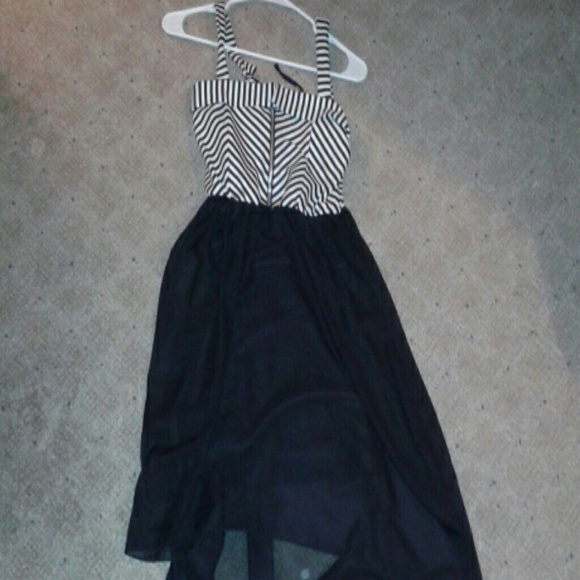 Front zipper black & white dress