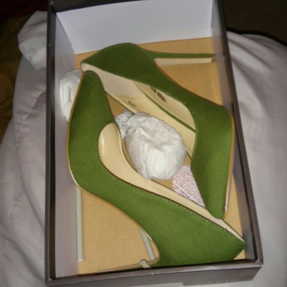 Shoedazzle pumps BUNDLED