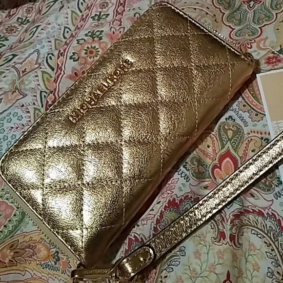 Michael Kors Clutches & Wallets - 💥SOLD 2 personal Client💥MK Susannah Phone Case