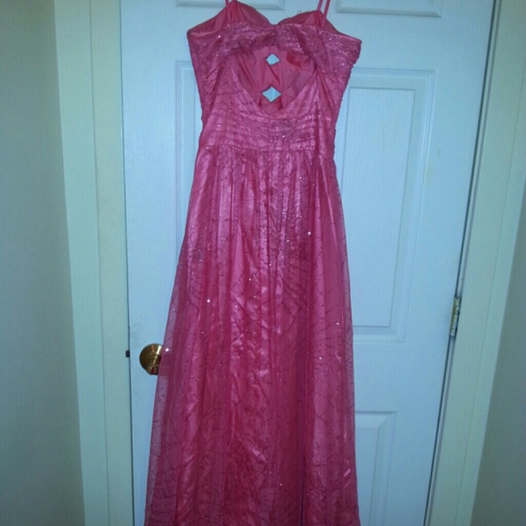 Both only worn once. Wont wear it agian. - Picture 2 of 3