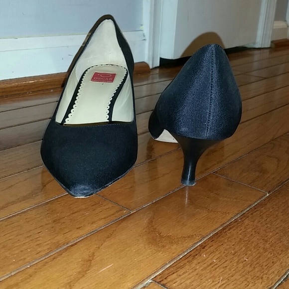 Authentic Oscar de la Renta Pumps - Picture 2 of 4