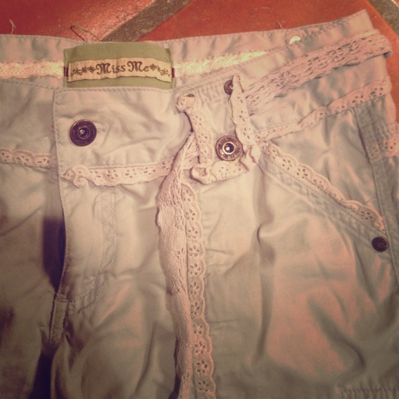 Miss Me capris! Medium