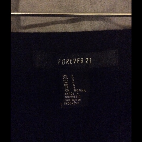 Black and red Skater skirts - Picture 2 of 4