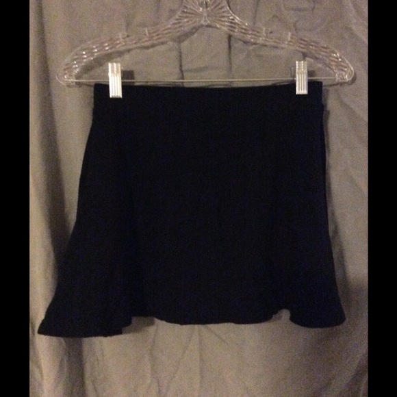 Black and red Skater skirts - Picture 3 of 4