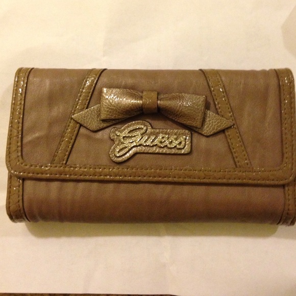 Guess wallet tan