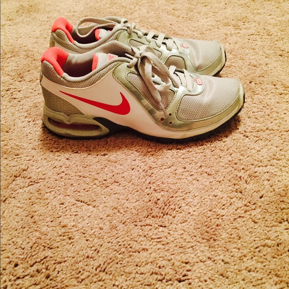 Nike tennis shoes