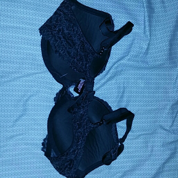 Black lace VS bra, size 32b - Picture 2 of 2