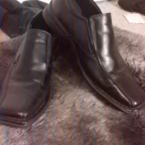 Dress shoes brand new (worn them once or twice)