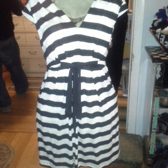 Just Ginger Size Medium Dress With pockets