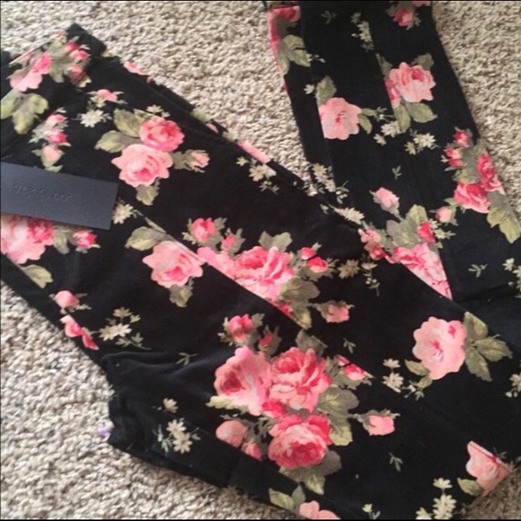 SALE‼️🎉HOST PICK‼️🎉Floral pants - Picture 2 of 2